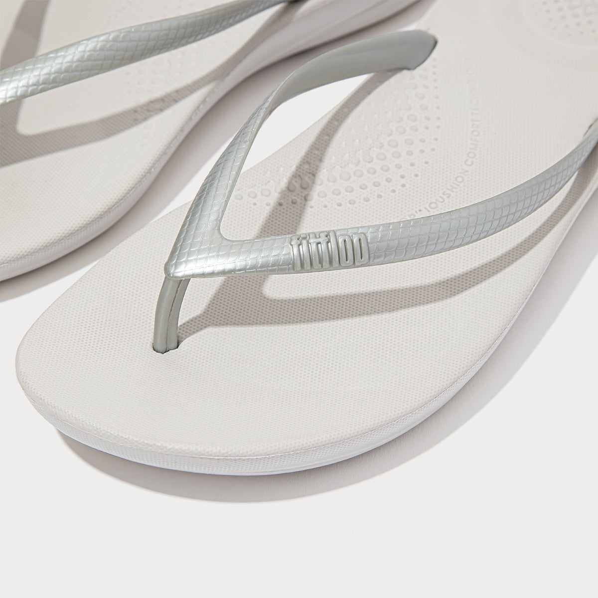 Fitflop iQushion Super-Ergonomic Flip Flops |E54-010| Gold DD main image 0