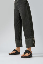 FitFlop x Song Hye Kyo<br>LULU Folded-Knot Leather Toe-Post Sandals