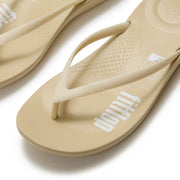 IQUSHION X PANTONE Flip-Flops
