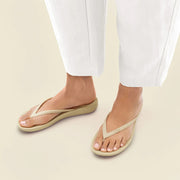 IQUSHION X PANTONE Flip-Flops
