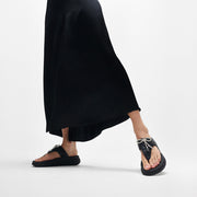 F-MODE Go Crystal-Bow Quilted Toe-Post Sandals