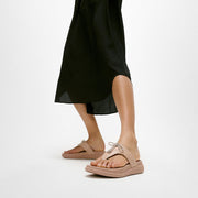 F-MODE Go Crystal-Bow Quilted Toe-Post Sandals