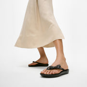 IQUSHION Glitz-Bow Flip-Flops