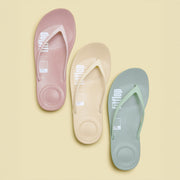 IQUSHION X PANTONE Flip-Flops