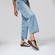 LULU Crystal-Buckle Leather Toe-Post Sandals