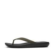 IQUSHION Mens Textures Strap Flip-Flops