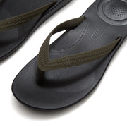 IQUSHION Mens Textures Strap Flip-Flops