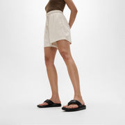 IQUSHION D-Luxe Padded Leather Toe-Post Sandals