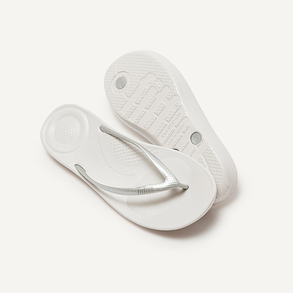 Fitflop Womens Iqushion Ergonomic Flip Flops |E54-011| Silver main image 1
